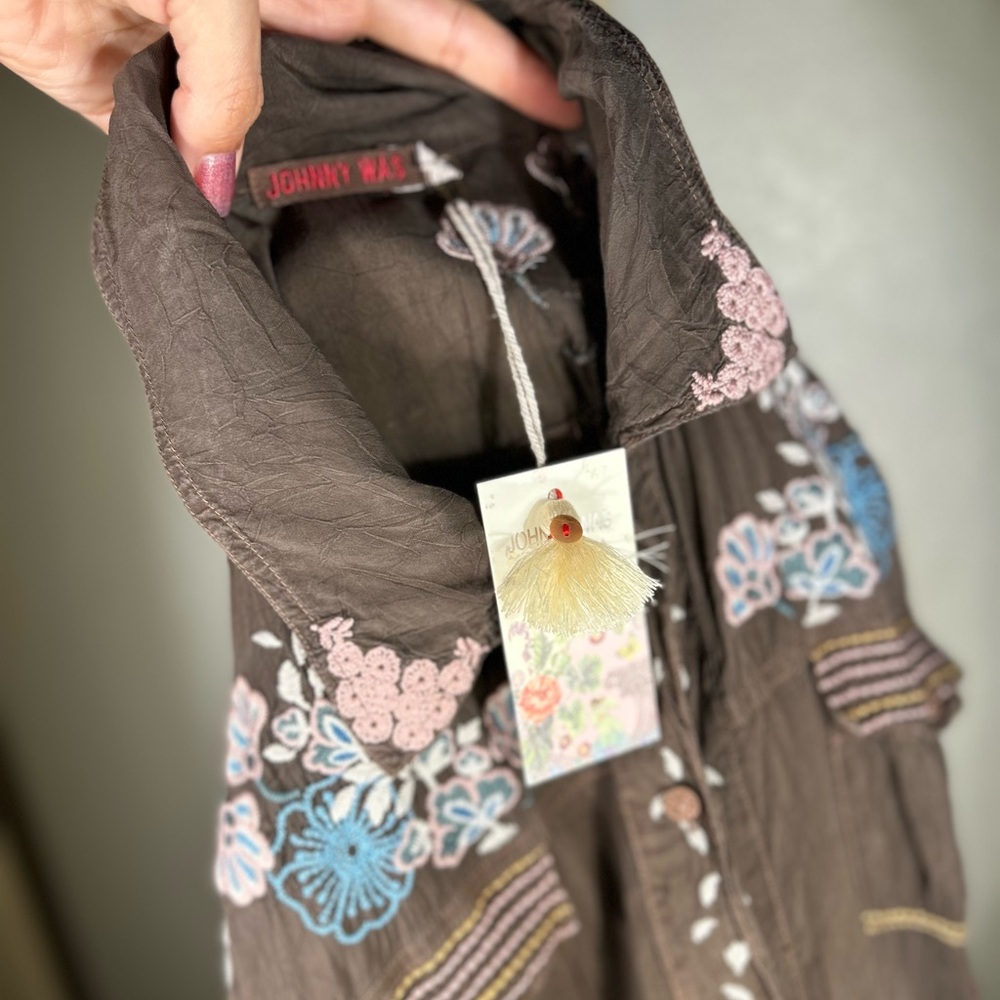 Johnny Was Audrey Oversized Cowgirl Button Up in Dusty Mocha Japanese Rayon NWT - Picture 7 of 13